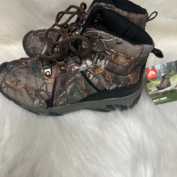 Boys size 1 Hiking Boots Camo - Picture 7 of 9